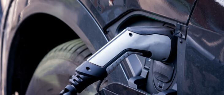 Mit der Anwendungsregel VDE-AR-E 2418-3-100 soll das Laden von Elektroautos für den Verbraucher sicherer machen.